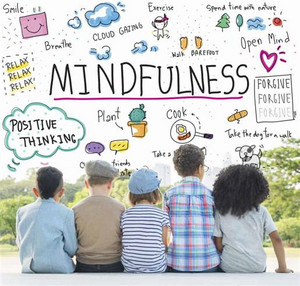 children sitting together being mindful of their surroundings
